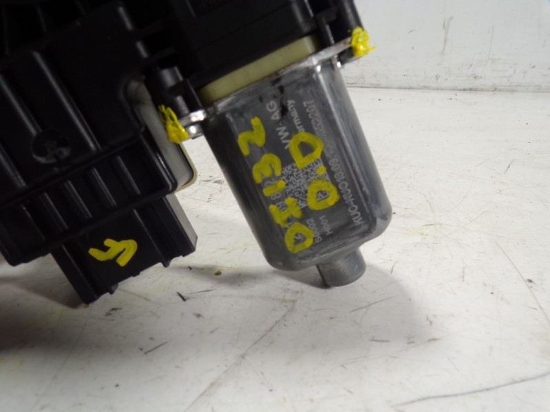 Recambio de motor elevalunas delantero derecho para seat arona 1.0 tsi referencia OEM IAM 2Q1959882D 2Q1959882B 