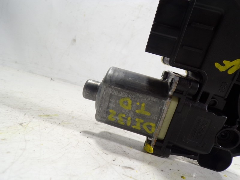 Recambio de motor elevalunas trasero derecho para seat arona 1.0 tsi referencia OEM IAM 5Q0959812D 5Q0959812D 
