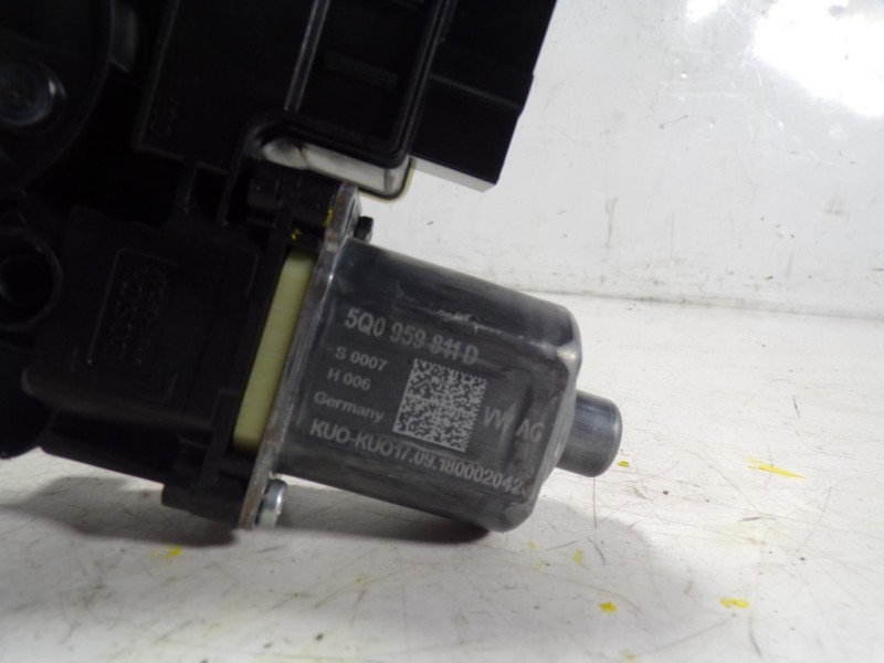Recambio de motor elevalunas trasero izquierdo para seat arona 1.0 tsi referencia OEM IAM 5Q0959811D 5Q0959811D 