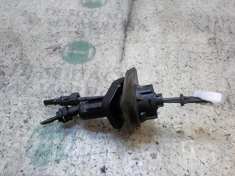 Recambio de bomba embrague para mazda 3 lim. (bl) 2.2 turbodiesel cat referencia OEM IAM BP4K41400E  