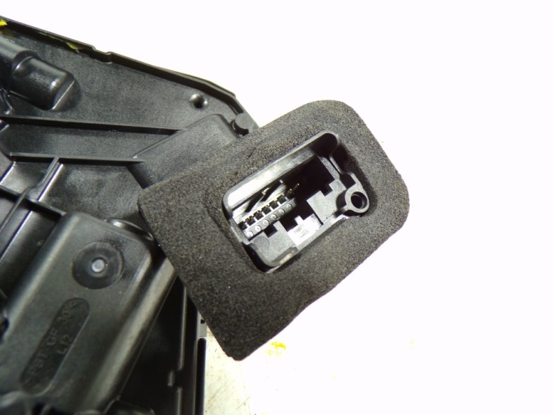 Recambio de cerradura puerta trasera izquierda para volkswagen touran (5t1) advance bmt referencia OEM IAM 5TA839015L 5TA839015L