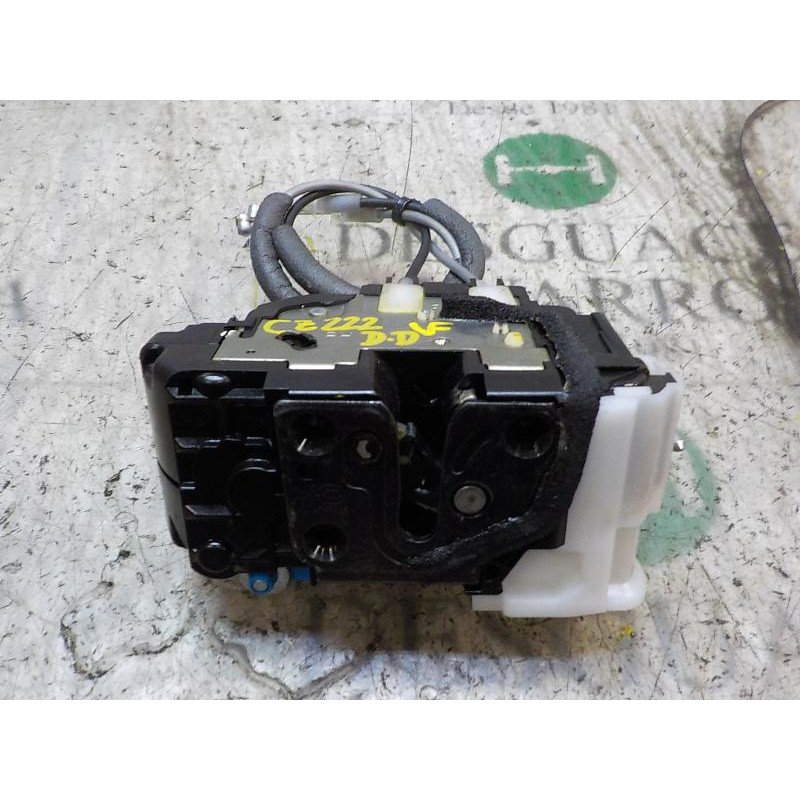 Recambio de cerradura puerta delantera derecha para hyundai i20 1.2 cat referencia OEM IAM 813201J030  