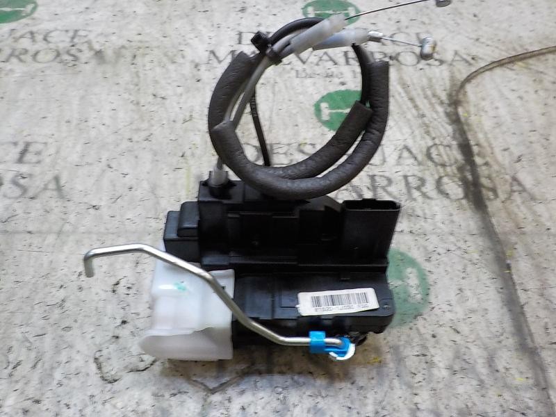 Recambio de cerradura puerta delantera derecha para hyundai i20 1.2 cat referencia OEM IAM 813201J030  