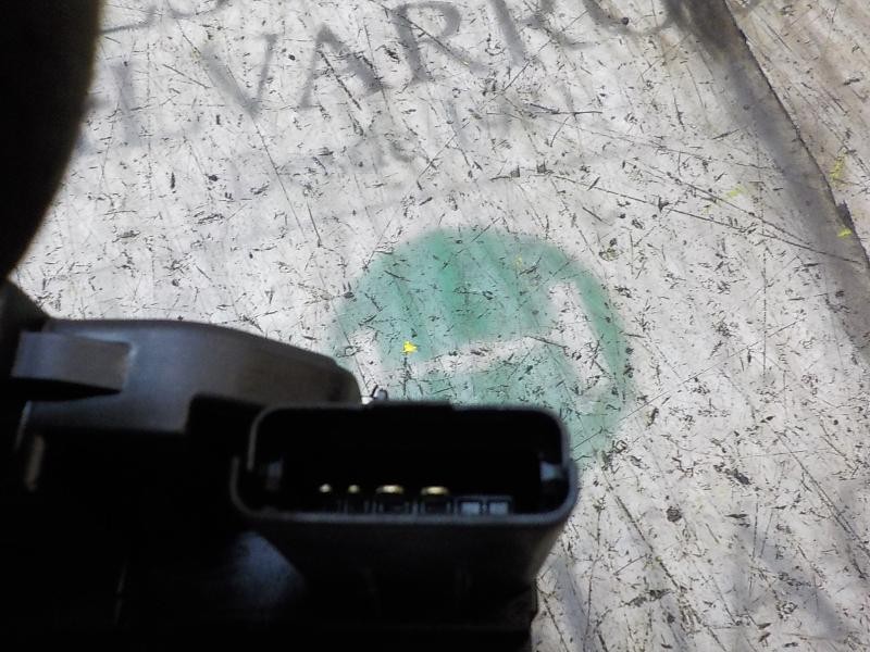 Recambio de cerradura puerta delantera derecha para hyundai i20 1.2 cat referencia OEM IAM 813201J030  