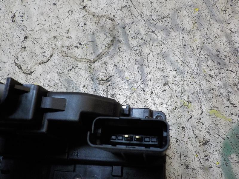 Recambio de cerradura puerta trasera derecha para hyundai i20 1.2 cat referencia OEM IAM 814201J020  