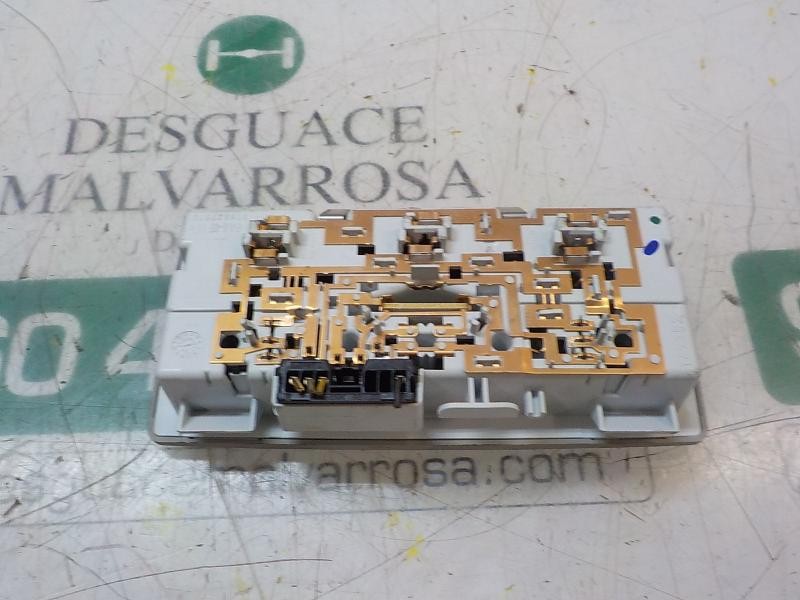 Recambio de piloto interior para opel insignia berlina edition referencia OEM IAM 13285094  