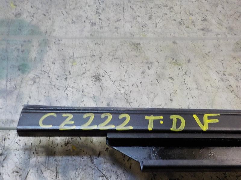 Recambio de cristal puerta trasero derecho para hyundai i20 1.2 cat referencia OEM IAM 834211J010  