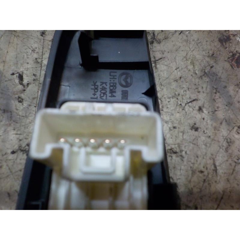 Recambio de mando elevalunas trasero izquierdo para mazda 3 lim. (bl) 2.2 turbodiesel cat referencia OEM IAM BBM266370  
