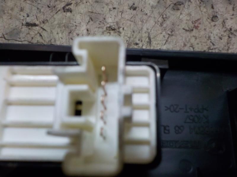 Recambio de mando elevalunas trasero izquierdo para mazda 3 lim. (bl) 2.2 turbodiesel cat referencia OEM IAM BBM266370  