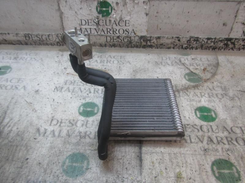 Recambio de evaporador aire acondicionado para ford fiesta (cb1) titanium referencia OEM IAM   