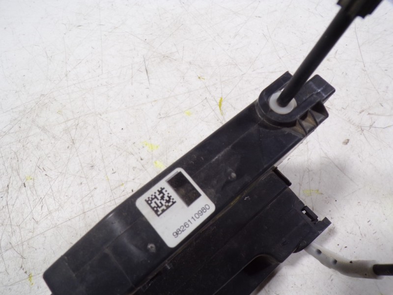 Recambio de cerradura puerta trasera derecha para peugeot 308 1.5 hdi referencia OEM IAM 9826110980 9826110980 