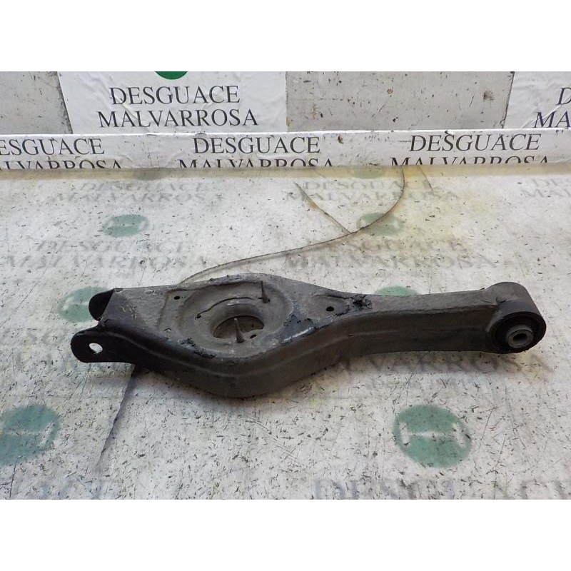 Recambio de brazo suspension inferior trasero derecho para hyundai i30 1.4 cat referencia OEM IAM 552102H100  