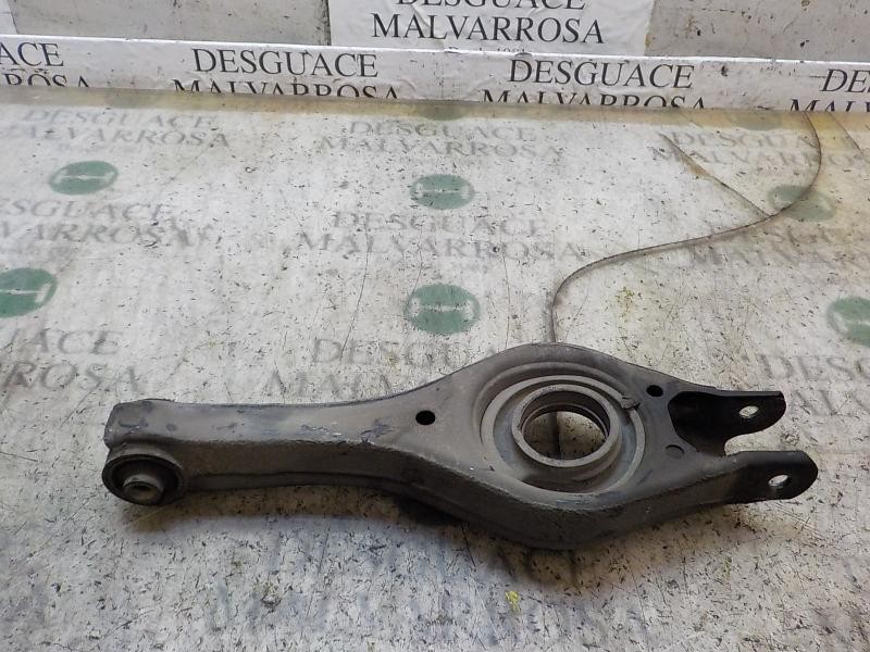 Recambio de brazo suspension inferior trasero izquierdo para hyundai i30 1.4 cat referencia OEM IAM 552102H100  