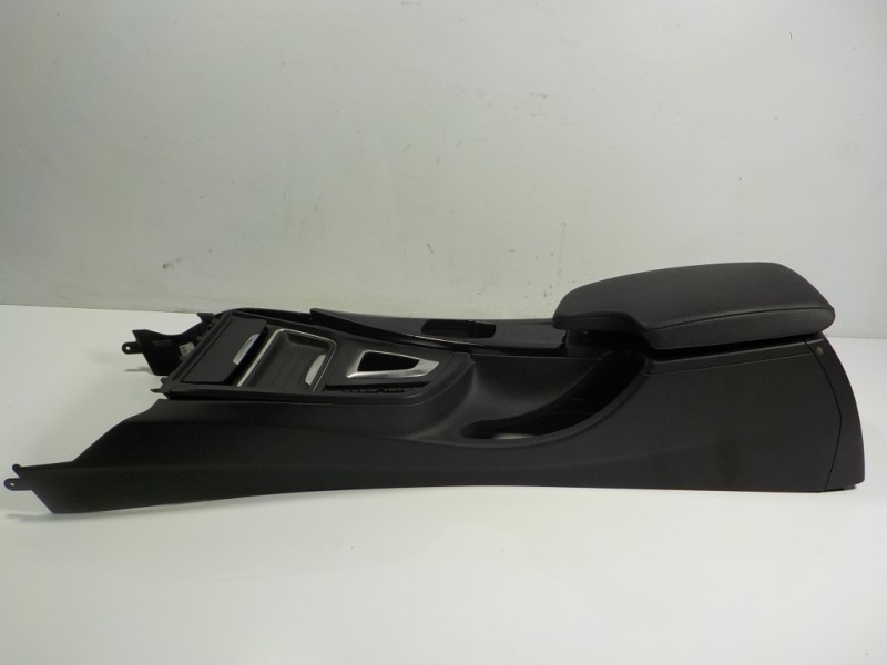 Recambio de apoyabrazos central para bmw serie 3 touring (f31) 2.0 turbodiesel referencia OEM IAM 51169360528  