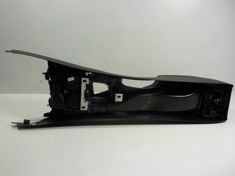 Recambio de apoyabrazos central para bmw serie 3 touring (f31) 2.0 turbodiesel referencia OEM IAM 51169360528  