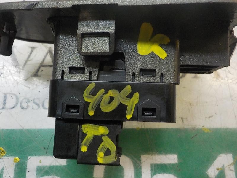 Recambio de mando elevalunas trasero derecho para tata vista 1.4 75cv referencia OEM IAM   