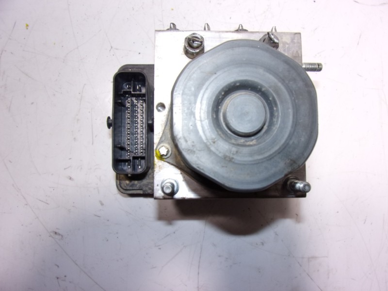 Recambio de abs para dacia duster 1.6 sce cat referencia OEM IAM 476608779R 476607477R 