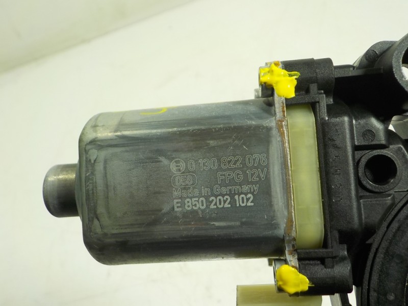 Recambio de motor elevalunas delantero derecho para seat leon sportstourer (kl8) 2.0 tdi referencia OEM IAM 5Q0959802C 5Q0959802