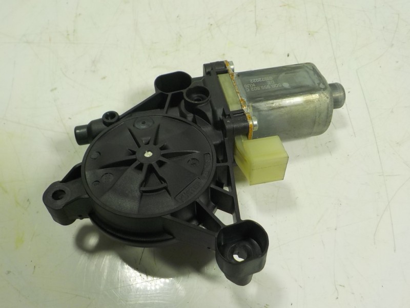 Recambio de motor elevalunas delantero derecho para seat leon sportstourer (kl8) 2.0 tdi referencia OEM IAM 5Q0959802C 5Q0959802