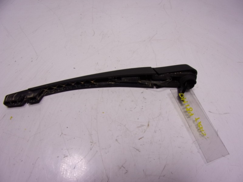 Recambio de brazo limpia trasero para dacia duster 1.6 sce cat referencia OEM IAM 287812906R  