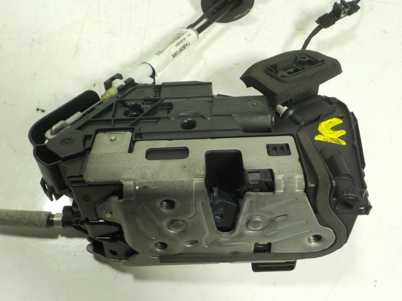 Recambio de cerradura puerta delantera derecha para seat leon sportstourer (kl8) 2.0 tdi referencia OEM IAM 5TB837016D 5TB837016