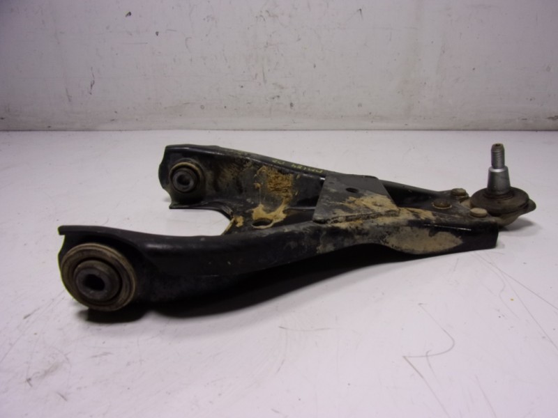 Recambio de brazo suspension inferior delantero derecho para dacia duster 1.6 sce cat referencia OEM IAM 545001225R  