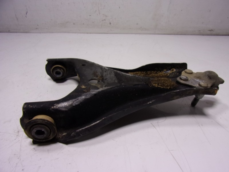 Recambio de brazo suspension inferior delantero derecho para dacia duster 1.6 sce cat referencia OEM IAM 545001225R  