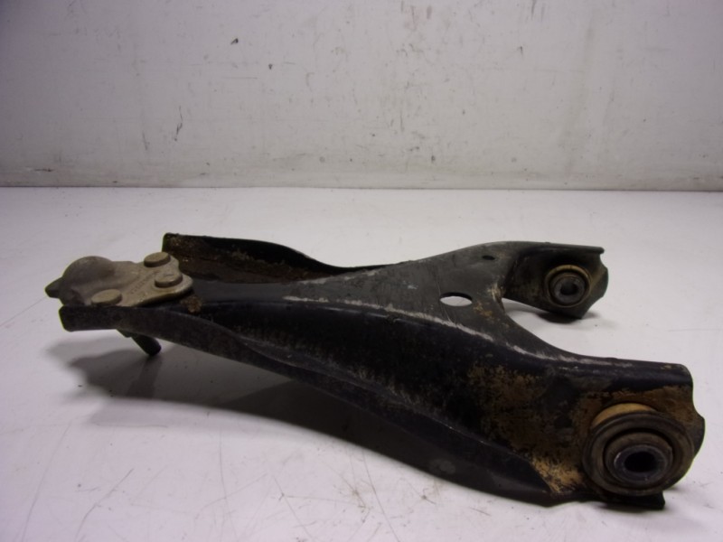 Recambio de brazo suspension inferior delantero izquierdo para dacia duster 1.6 sce cat referencia OEM IAM 545012815R  