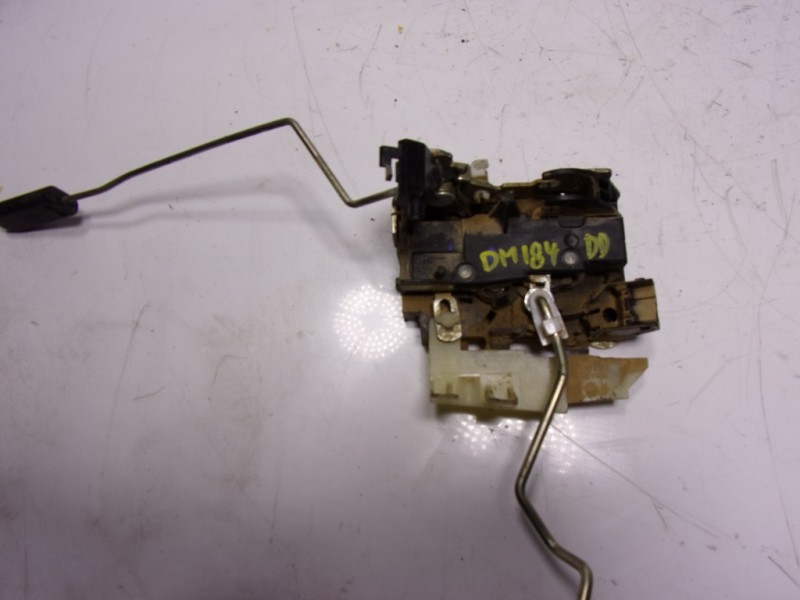 Recambio de cerradura puerta delantera derecha para dacia duster 1.6 sce cat referencia OEM IAM 805025682R  