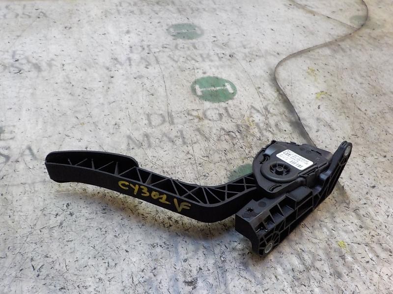 Recambio de potenciometro pedal para ford fiesta (cb1) ambiente referencia OEM IAM 1708164 8V219F836AA 