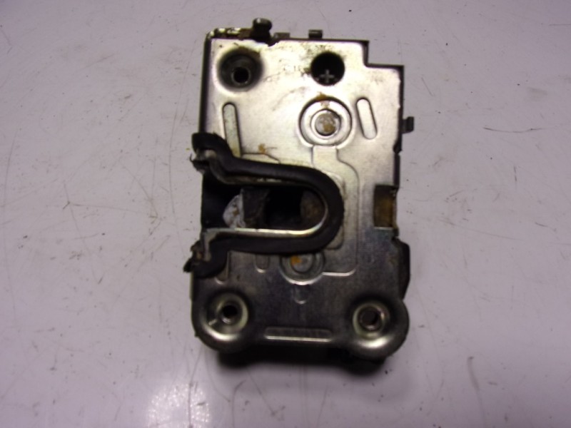 Recambio de cerradura puerta trasera derecha para dacia duster 1.6 sce cat referencia OEM IAM 825025968R  