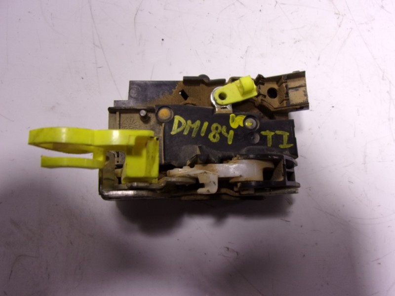 Recambio de cerradura puerta trasera derecha para dacia duster 1.6 sce cat referencia OEM IAM 825025968R  