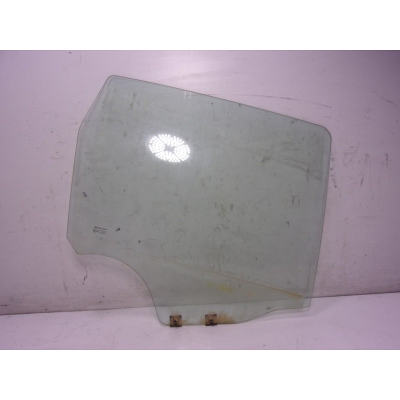 Recambio de cristal puerta trasero derecho para dacia duster 1.6 sce cat referencia OEM IAM 823000023R  