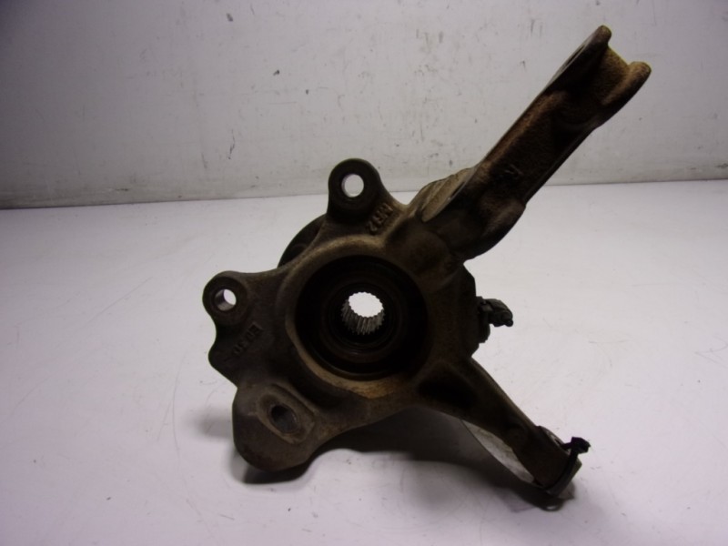 Recambio de mangueta delantera derecha para dacia duster 1.6 sce cat referencia OEM IAM 8200881916  