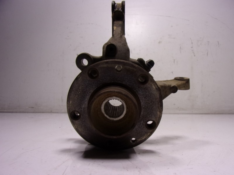 Recambio de mangueta delantera izquierda para dacia duster 1.6 sce cat referencia OEM IAM 8200881914  