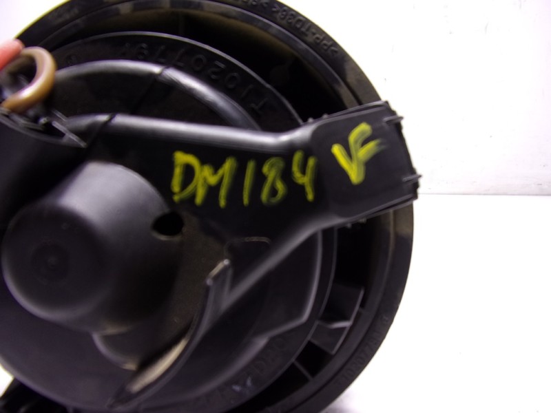 Recambio de motor calefaccion para dacia duster 1.6 sce cat referencia OEM IAM 272102798R  