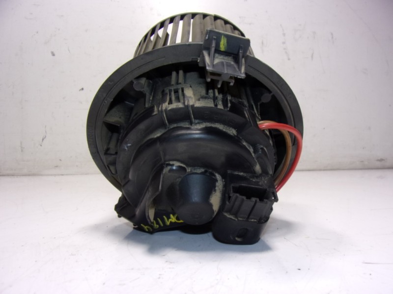 Recambio de motor calefaccion para dacia duster 1.6 sce cat referencia OEM IAM 272102798R  