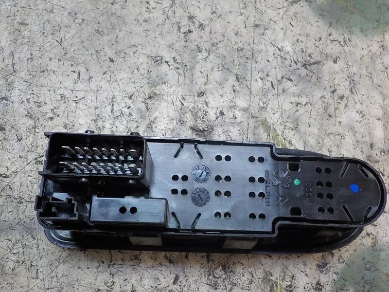 Recambio de mando elevalunas delantero izquierdo para citroën c3 business referencia OEM IAM 6490CE  