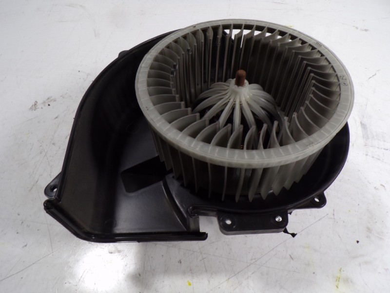 Recambio de motor calefaccion para audi a1 (8x) 1.6 tdi referencia OEM IAM 6R1819015 6R1819015 