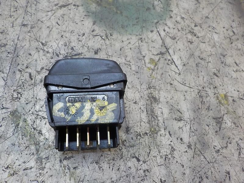 Recambio de mando elevalunas delantero derecho para citroën xsara berlina 1.9 turbodiesel referencia OEM IAM   