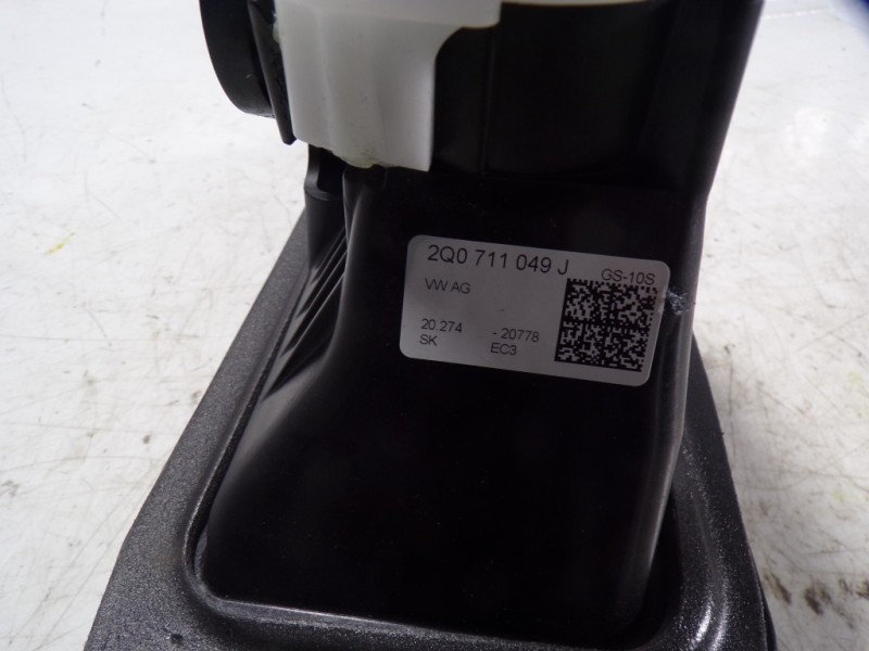 Recambio de palanca cambio para volkswagen polo 1.0 tsi referencia OEM IAM 2Q0711049J 2Q0711049J 