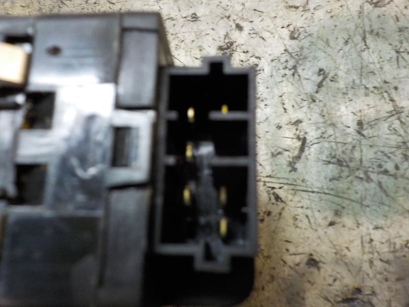 Recambio de mando elevalunas delantero izquierdo para peugeot 206 berlina 1.9 diesel referencia OEM IAM   