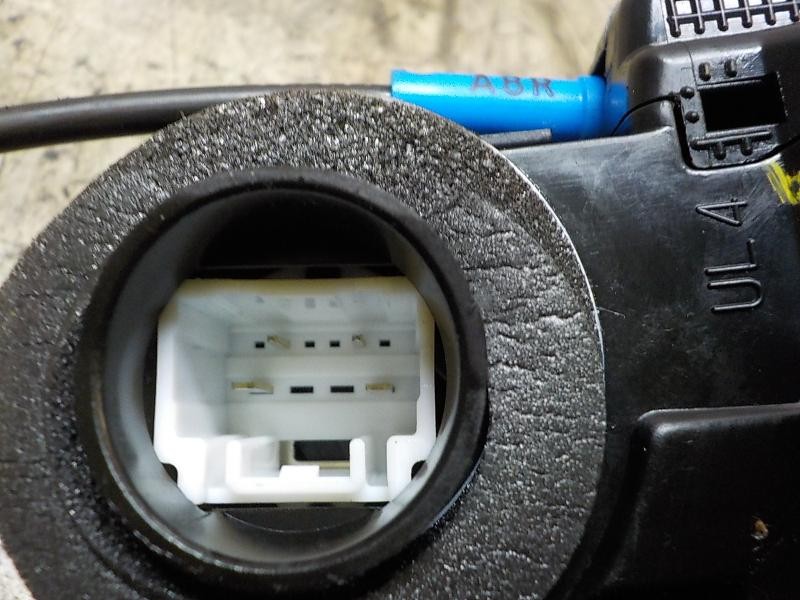 Recambio de cerradura puerta trasera izquierda para toyota auris 1.8 16v cat (híbrido) referencia OEM IAM 6906005051  