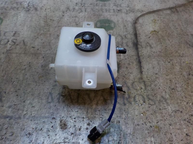 Recambio de deposito servo para toyota auris 1.8 16v cat (híbrido) referencia OEM IAM 4722012300  