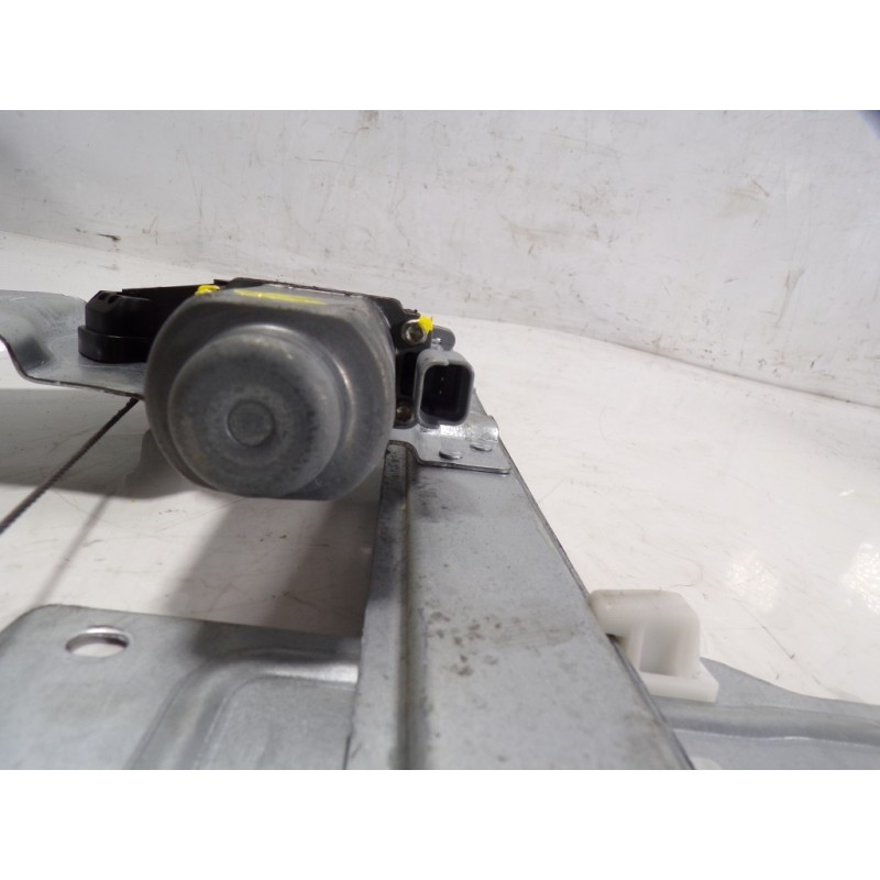 Recambio de elevalunas delantero derecho para peugeot partner kombi 1.6 blue-hdi fap referencia OEM IAM 9222EQ 402104B 