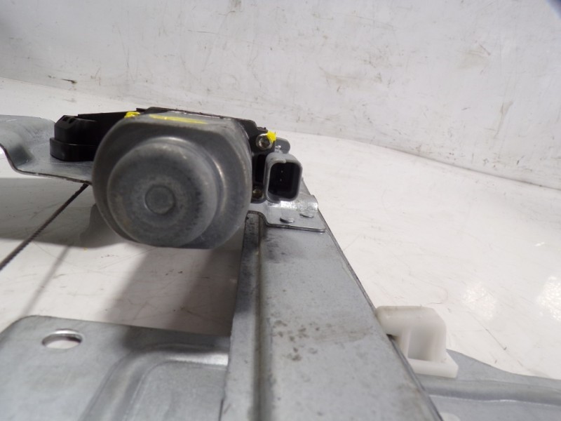 Recambio de elevalunas delantero derecho para peugeot partner kombi 1.6 blue-hdi fap referencia OEM IAM 9222EQ 402104B 