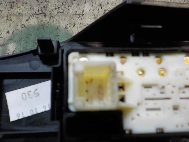 Recambio de mando elevalunas delantero derecho para toyota auris 1.8 16v cat (híbrido) referencia OEM IAM 8481002140  