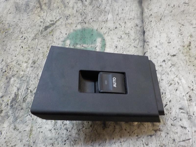 Recambio de mando elevalunas trasero derecho para toyota auris 1.8 16v cat (híbrido) referencia OEM IAM 8481002140  