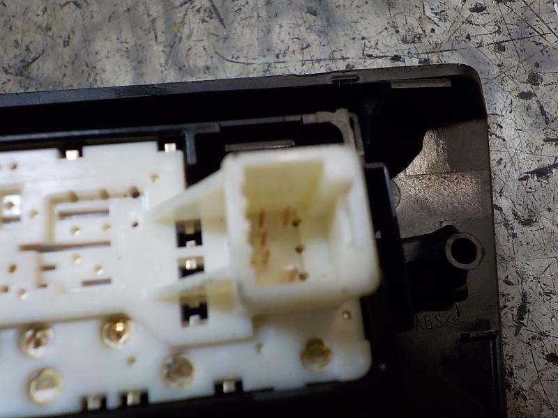 Recambio de mando elevalunas trasero izquierdo para toyota auris 1.8 16v cat (híbrido) referencia OEM IAM 8481002140  