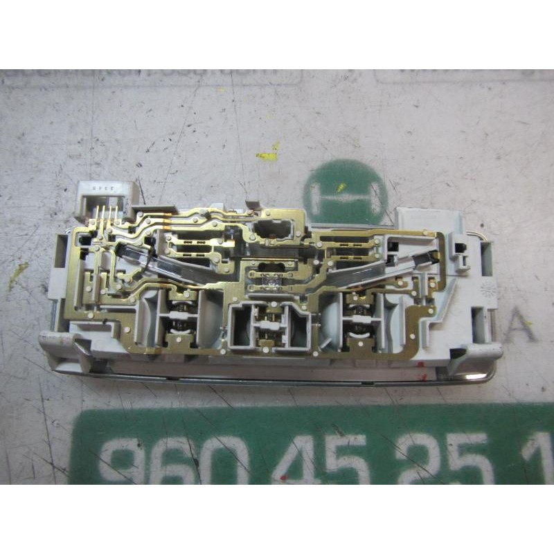 Recambio de piloto interior para renault laguna grandtour iii 2.0 dci diesel cat referencia OEM IAM 264300003R  